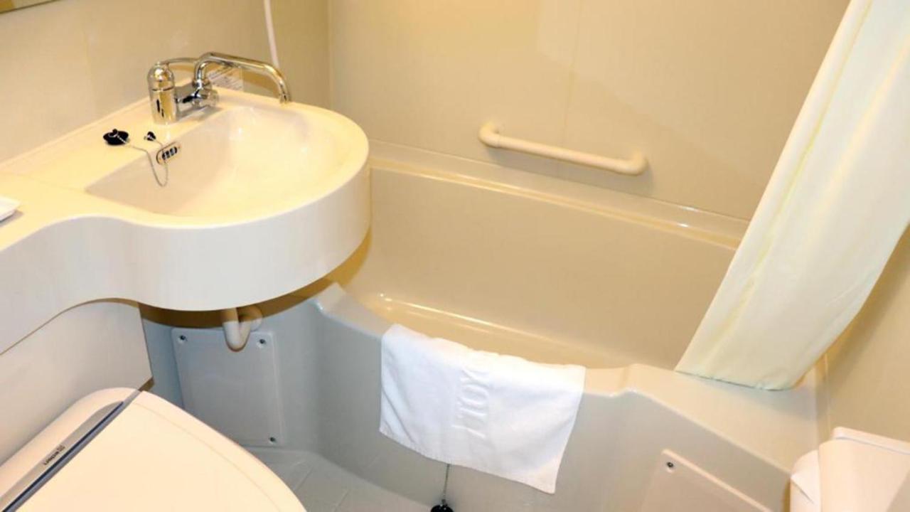Toyoko Inn Iwakuni Eki Nishi Guchi Exteriör bild