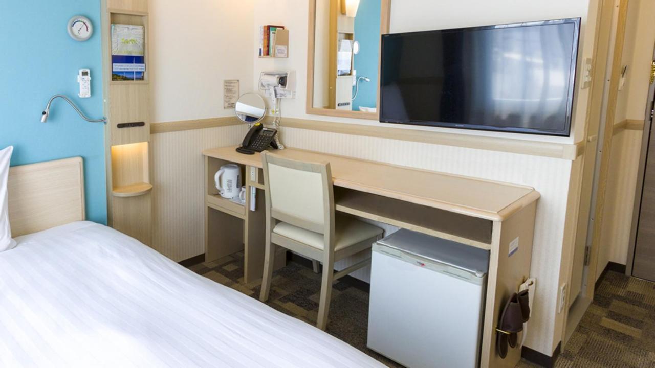 Toyoko Inn Iwakuni Eki Nishi Guchi Exteriör bild
